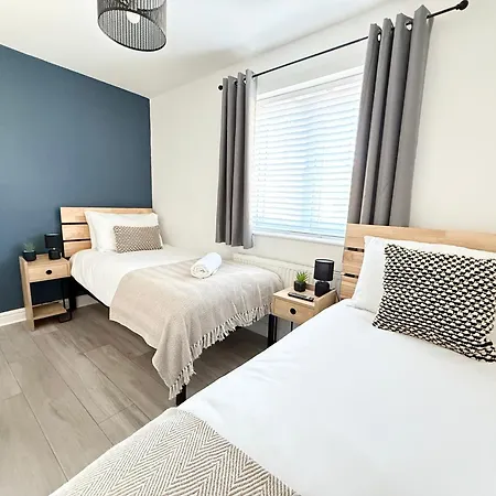 Comfy 2 Bed Home - Port Talbot - 10 Min Walk From Beach Exterior photo