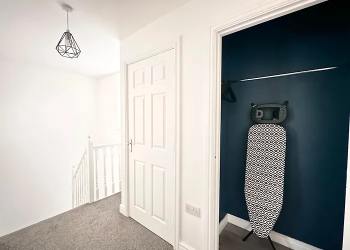 Comfy 2 Bed Home - Port Talbot - 10 Min Walk From Beach