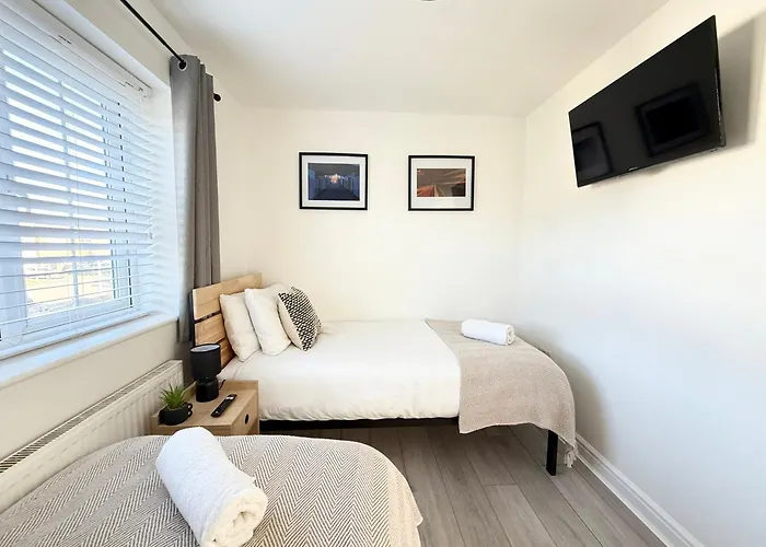 Comfy 2 Bed Home - Port Talbot - 10 Min Walk From Beach