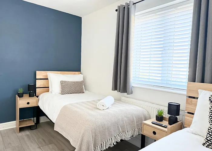 Comfy 2 Bed Home - Port Talbot - 10 Min Walk From Beach