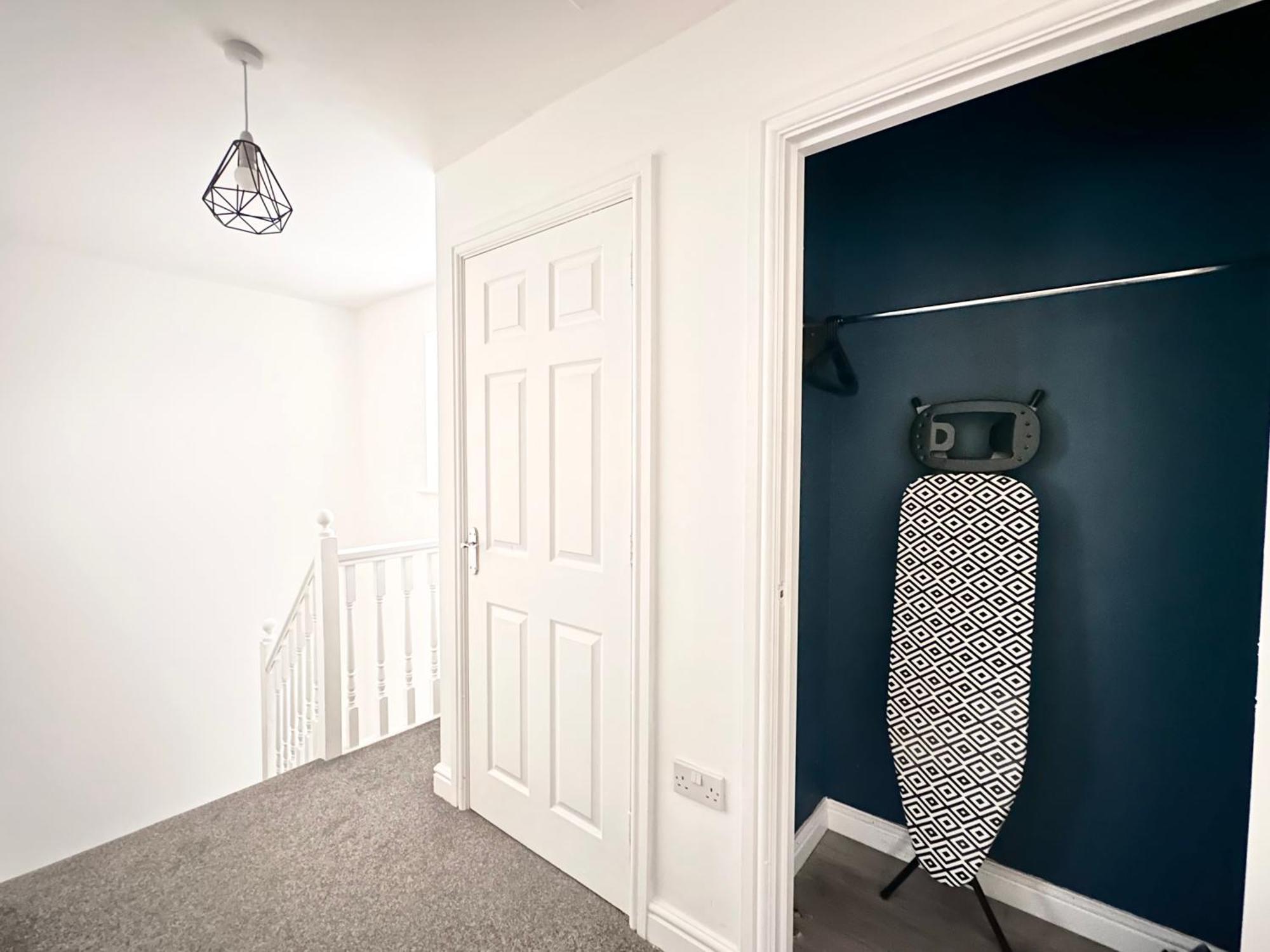 Holiday home Comfy 2 Bed - - 10 Min Walk From