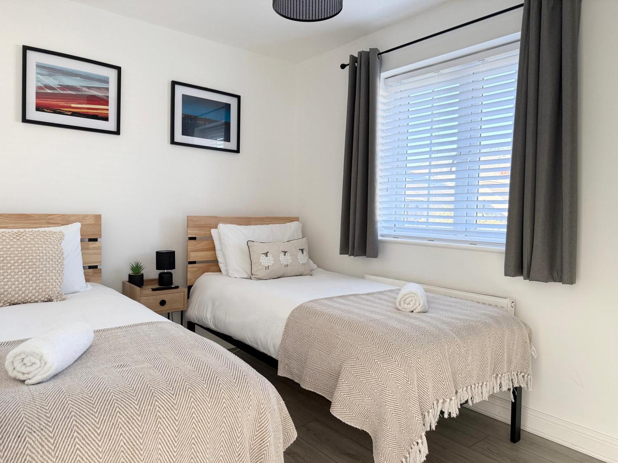 Holiday home Comfy 2 Bed - - 10 Min Walk From Port Talbot